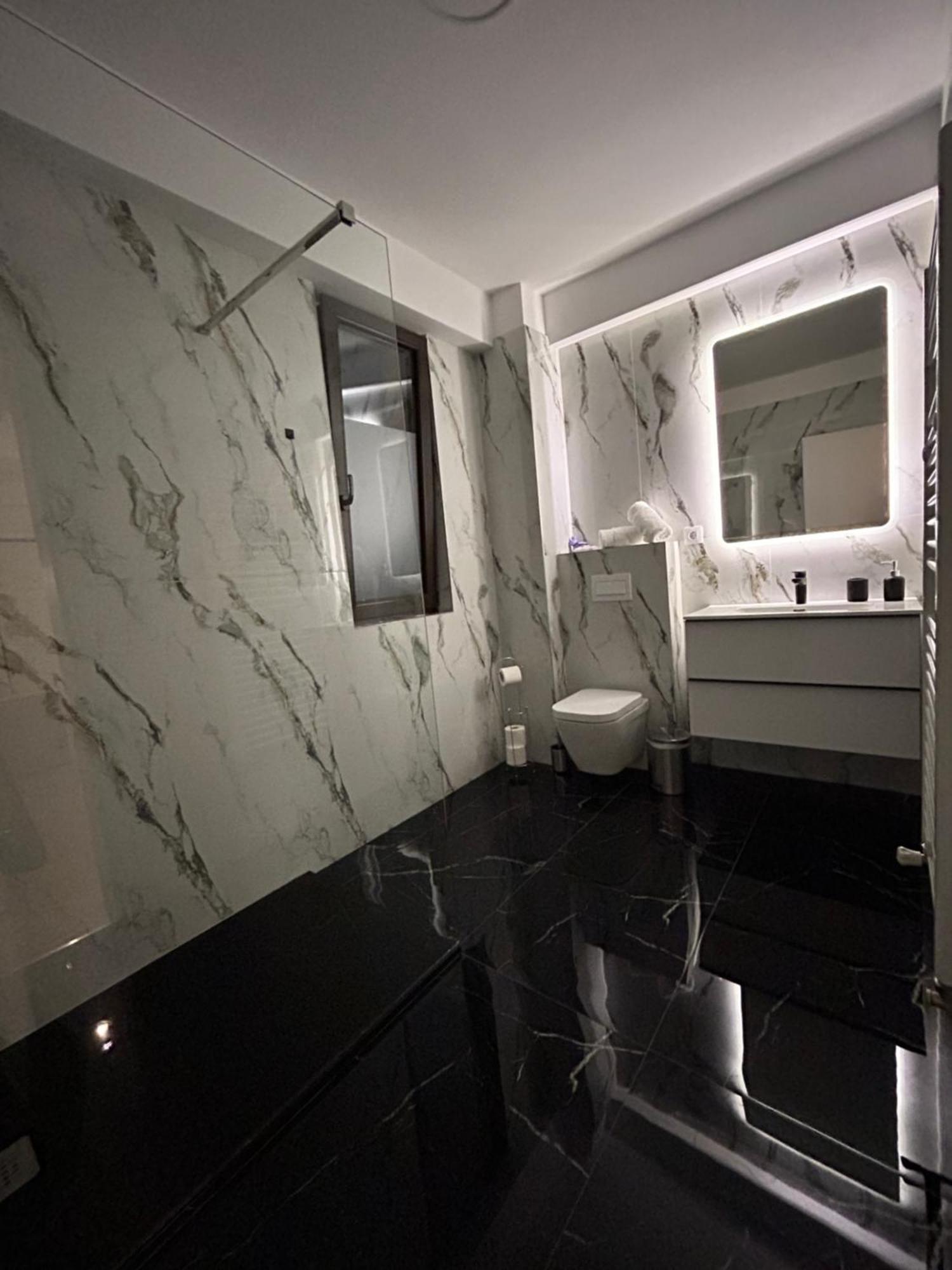 Mirror Apartments Сату-Маре Экстерьер фото